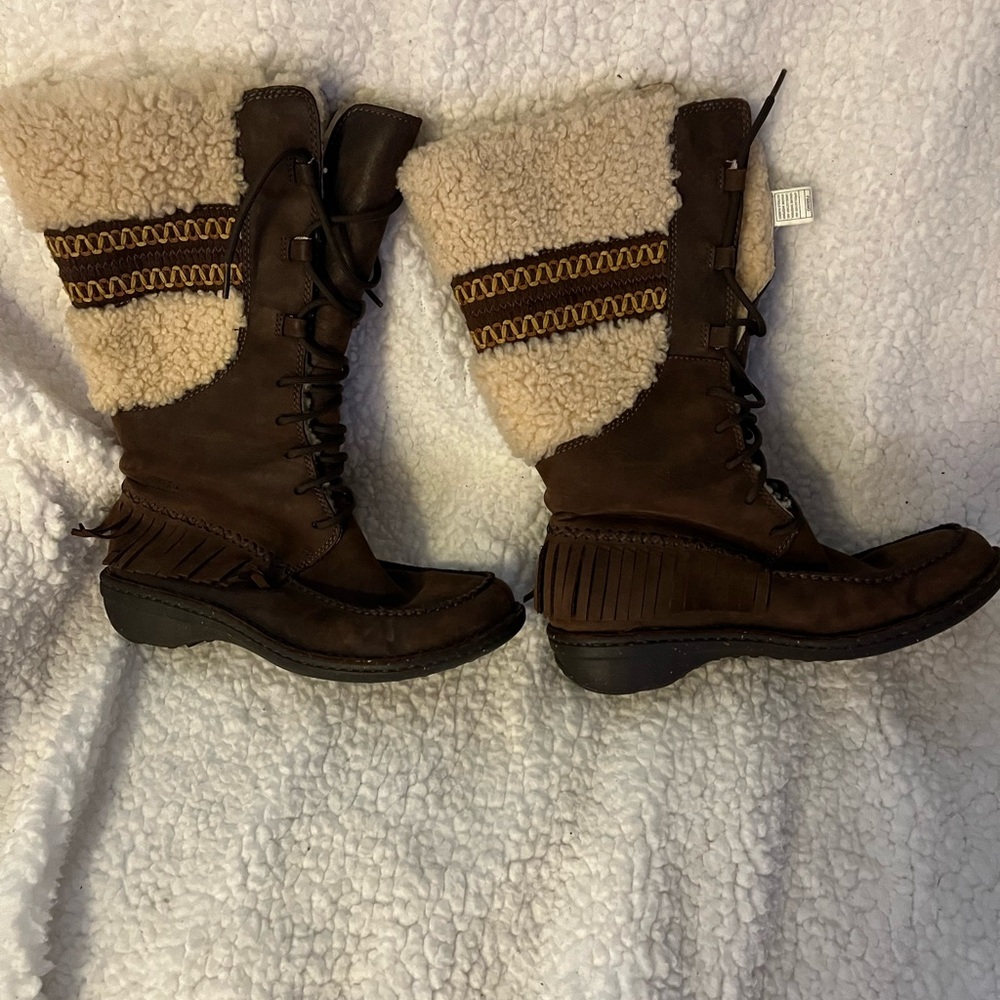 👢 Ugg boots with fringe sz 8. Wore once